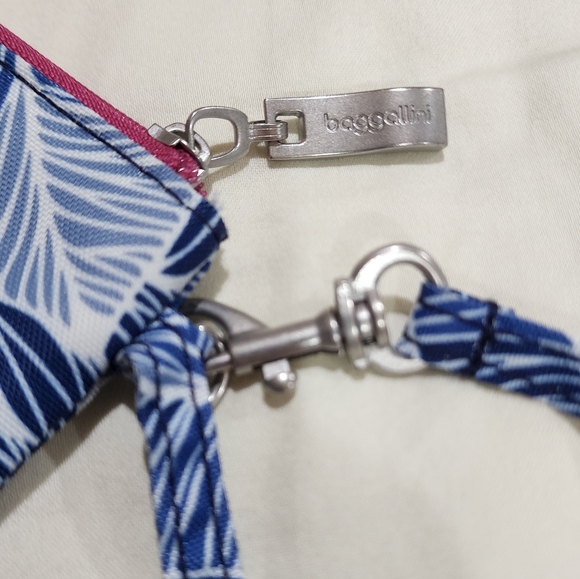 NWOT Baggallini Go Bagg with RFID Wristlet, MSRP: $78 - Picture 7 of 10